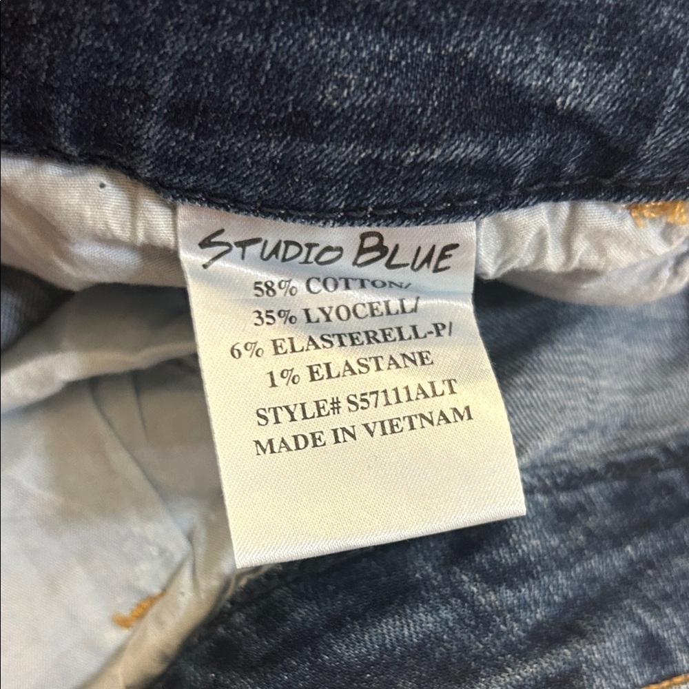 Studio Blue Kenova Capri Jean Women's Distressed Denim Jeans size 29 - Picture 5 of 6